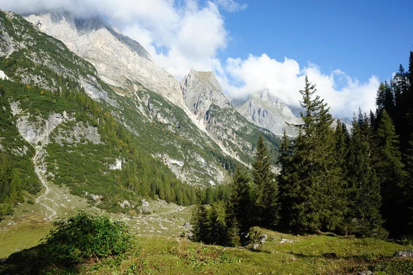 İtalyan Alpleri'nde dağ manzarası — Stok fotoğraf