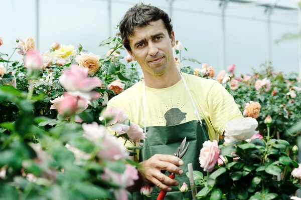 Młodego pracownika w różaniec — Zdjęcie stockowe