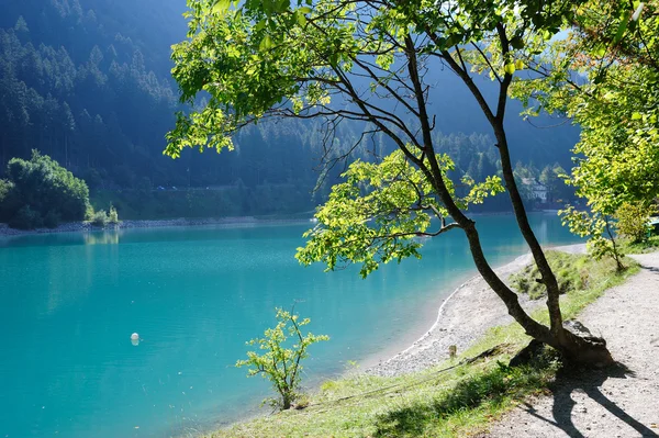 A beautiful blue lake — Stock Photo, Image
