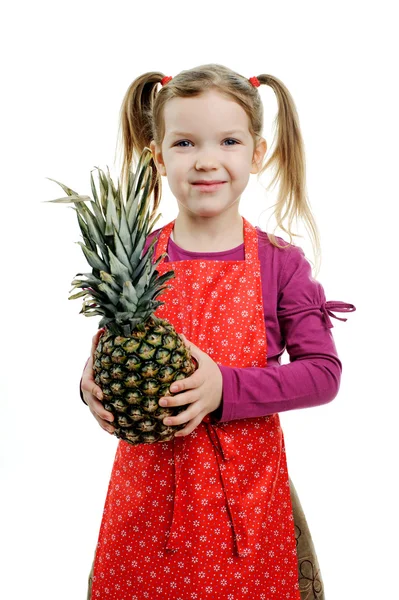 一个小女孩与一个美味的菠萝 — 图库照片