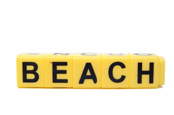 Blocchi gialli con la parola Beach su di loro — Foto Stock