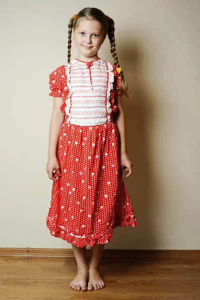 Niza niña en un vestido —  Fotos de Stock