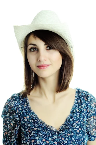 Een mooie jonge vrouw in een hoed — Stockfoto