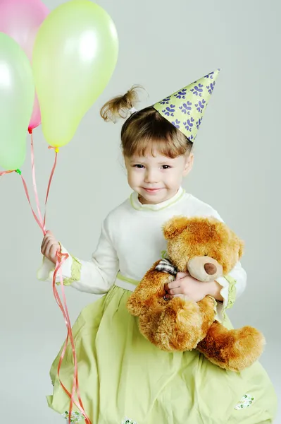 Portret van een klein meisje met teddy-bear — Stockfoto