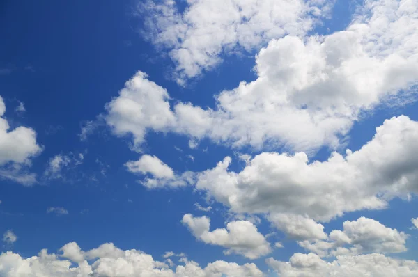 Djupblå himmel. — Stockfoto