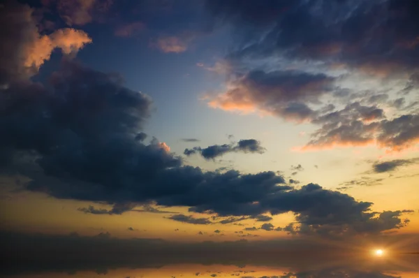 夕方の空の背景. — ストック写真