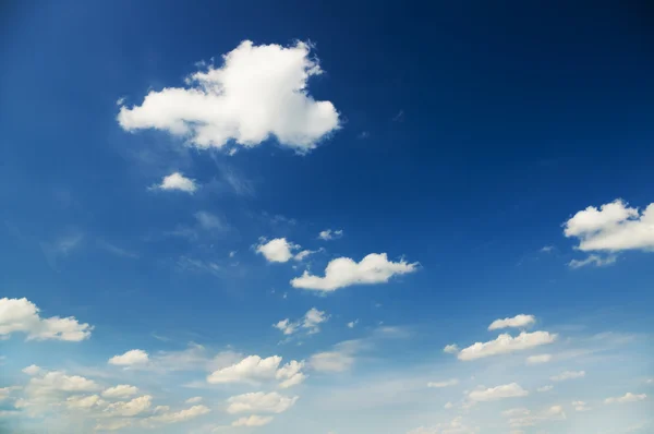 Πολύχρωμο και φωτεινό μπλε ουρανό — Φωτογραφία Αρχείου