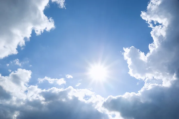 Облака и солнце . — стоковое фото