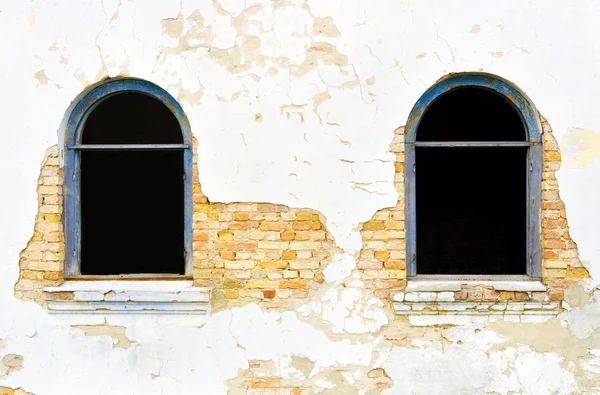 Two tmpty windows — Stock Photo, Image