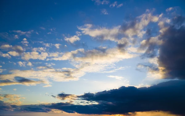 Solnedgång himmel bakgrund. — Stockfoto