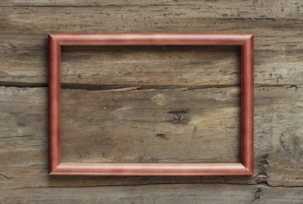 Фоторамка на деревянной стене — стоковое фото