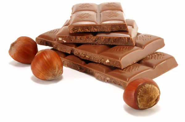 Hoop van de gebroken chocolade met hazelnoten — Stockfoto