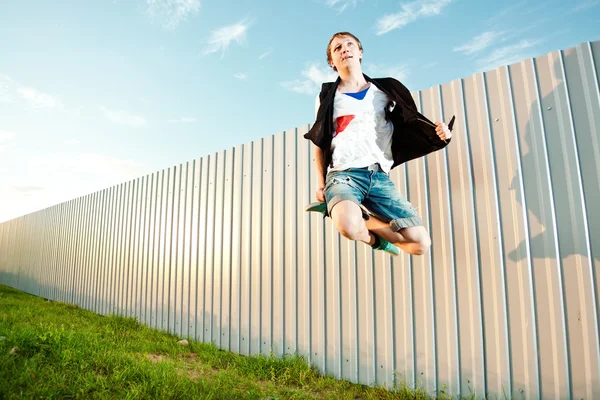 Homem de salto — Fotografia de Stock