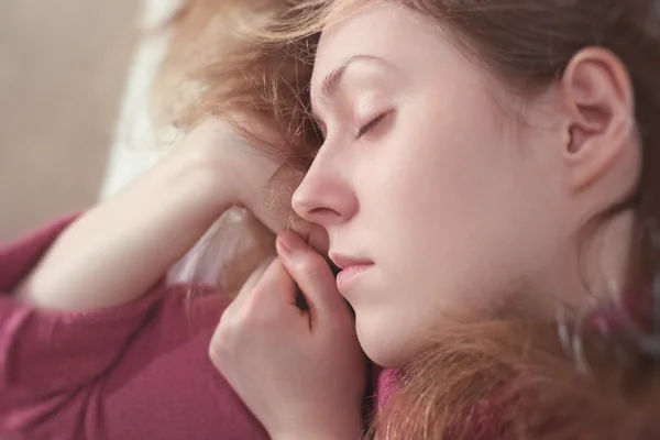 睡眠の若い女性 — ストック写真