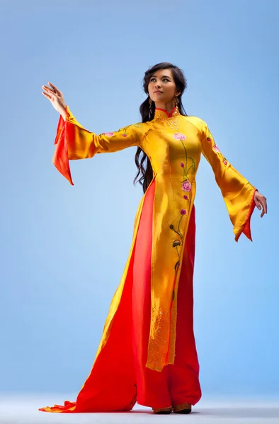 Young vietnamese woman — Stock Photo, Image