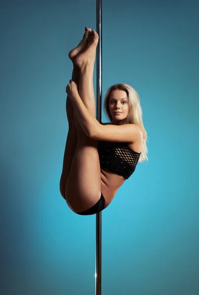 Genç pole dans kadın — Stok fotoğraf