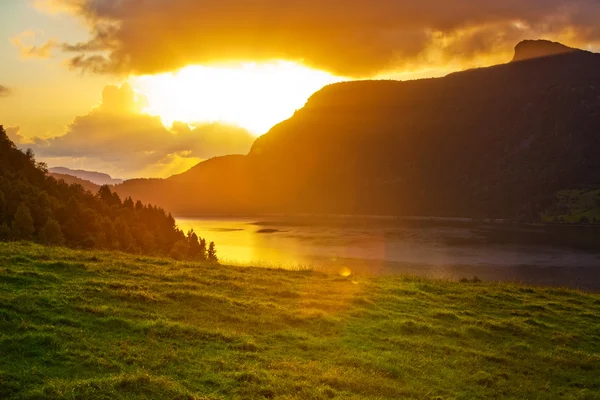 Ηλιοβασίλεμα τοπίο της Νορβηγίας — Φωτογραφία Αρχείου