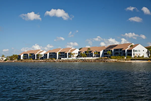Casas de Resort na praia — Fotografia de Stock