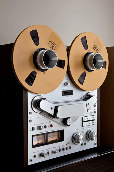Analog stereo reel kaset deck kayıt cihazı açın — Stok fotoğraf