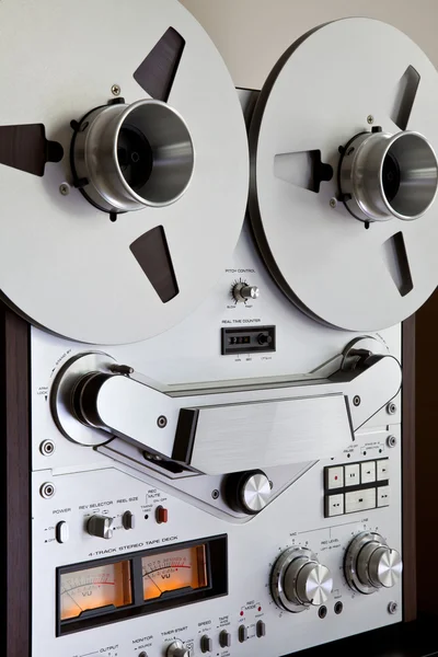 Stereoweergave (analoog) open reel tape deck recorder — Stockfoto