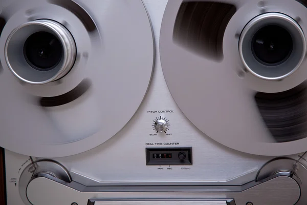 Ανοίξτε μετάλλων κυλίνδρους με ταινία για την επαγγελματική καταγραφή ήχου — Φωτογραφία Αρχείου