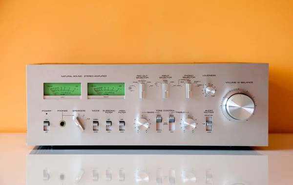 Stereo Vintage Amplifier — Stock Photo, Image