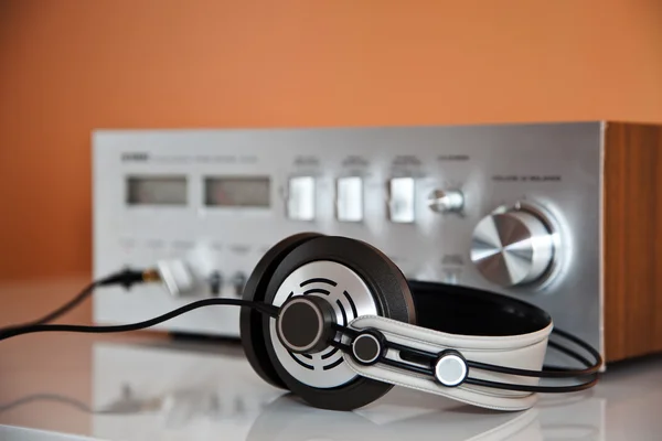 Vintage stereo amplifikatör — Stok fotoğraf