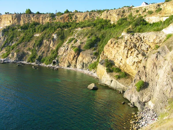 La playa cerca del cabo Fiolent, la Crimea — Foto de Stock