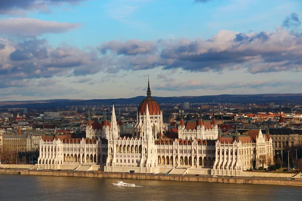 Byggnaden av parlamentet, budapest — Stockfoto