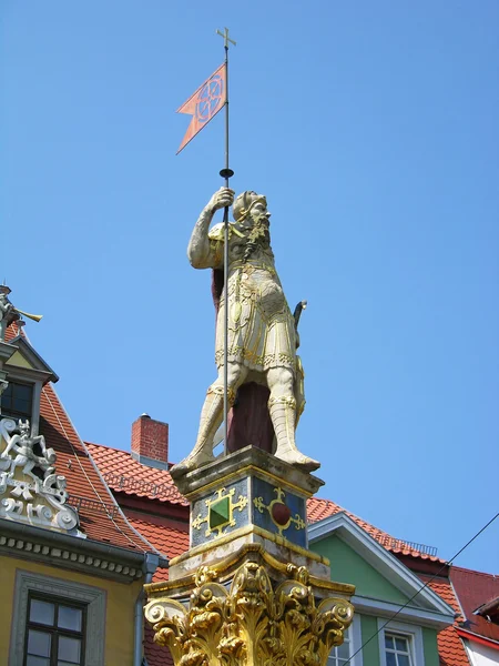 Памятник Рональду на центральной площади Эрфурта, Германия — стоковое фото