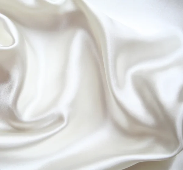 Гладкий элегантный белый шелк в качестве фона — стоковое фото