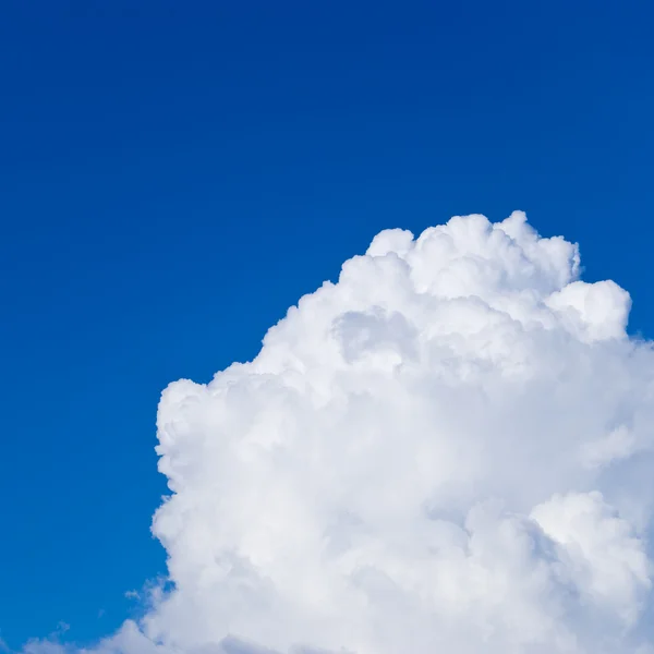Grote wolk — Stockfoto