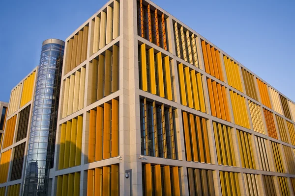 Edificio de oficinas moderno —  Fotos de Stock