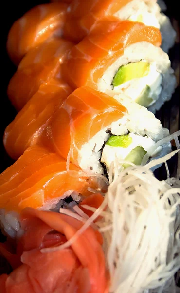 Sushi giapponese con un salmone — Foto Stock