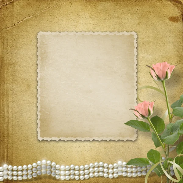 Alte Postkarte zum Gratulieren mit Rosen und Perlen — Stockfoto