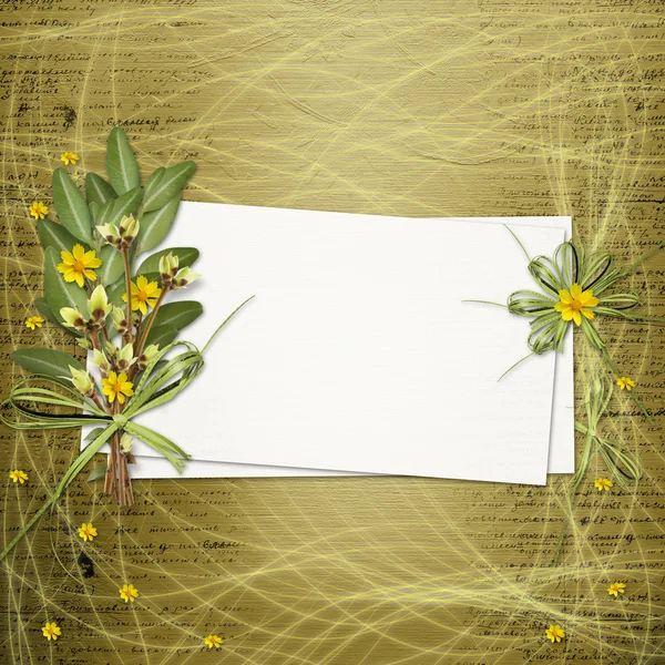 招待状やお祝いの花の束を持つカードと — ストック写真