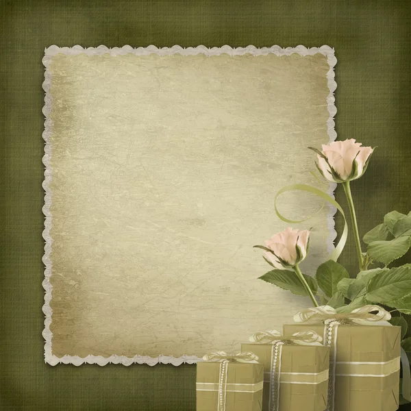 Vintage pohlednice k blahopřání s růžemi a dary — Stock fotografie