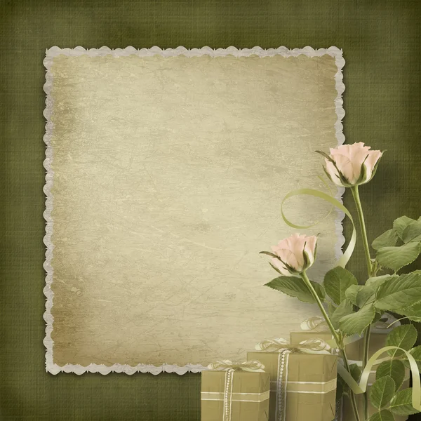 Postal vintage para felicitar con rosas y regalos — Foto de Stock