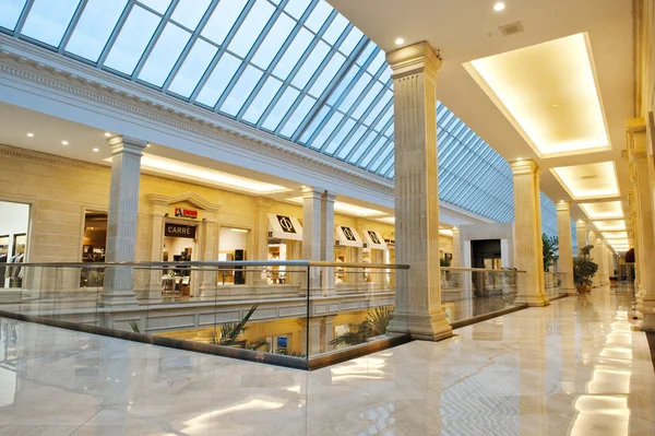 Interior do centro comercial — Fotografia de Stock
