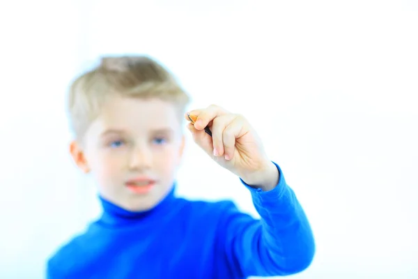 Skola pojke skriver — Stockfoto