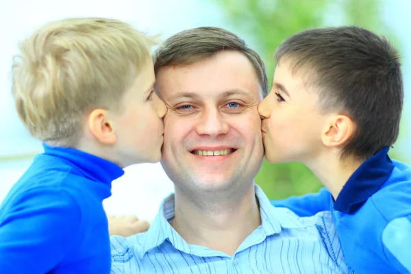 Little boys kiss to dad — Stock Photo, Image
