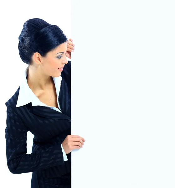 Glücklich lächelnde junge Geschäftsfrau zeigt leeres Schild, isoliert über — Stockfoto