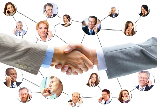 Business handslag med företaget team i bakgrunden — Stockfoto