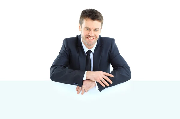 Retrato de feliz sorridente jovem homem de negócios mostrando sinal em branco — Fotografia de Stock