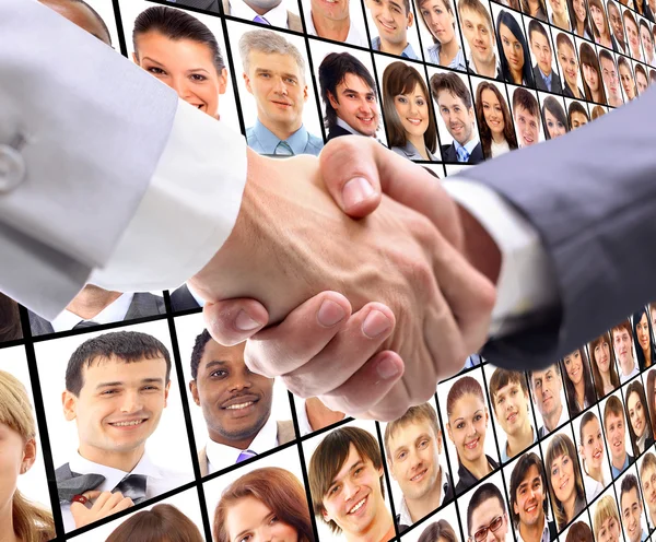 Un grupo de personas hablando en el pasillo — Foto de Stock