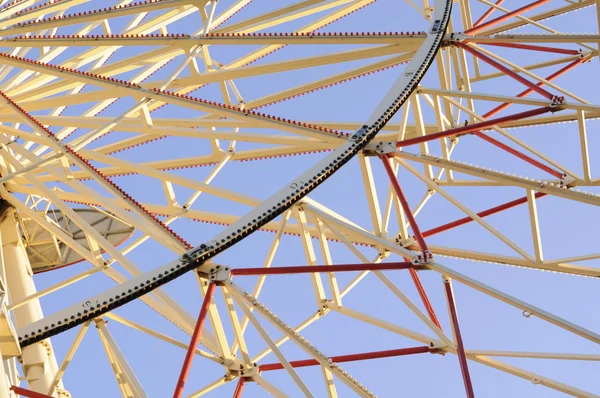 Detalhe da roda grande (gigante) no parque de diversões — Fotografia de Stock
