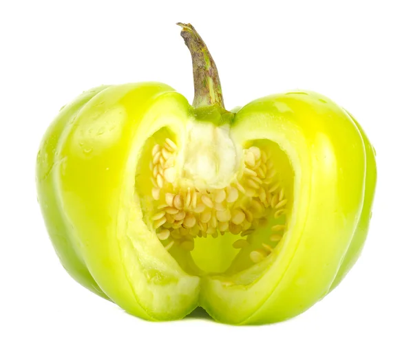 Skär grön paprika med frön — Stockfoto