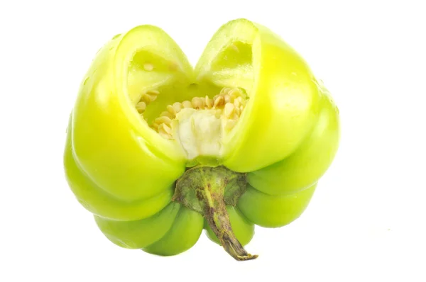 Skär grön paprika med frön — Stockfoto