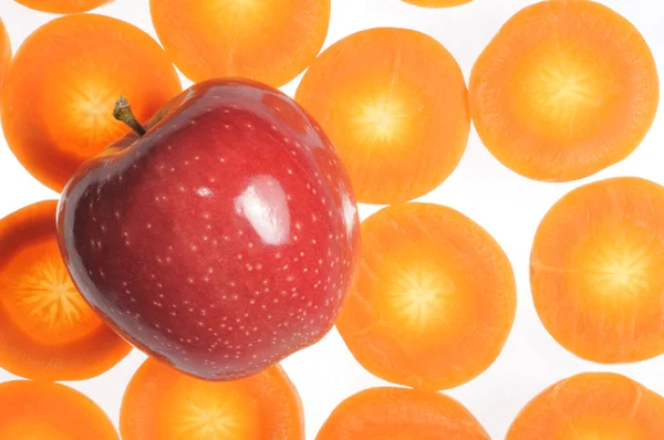 Red Apple with Carrot Slices — Stock Photo, Image