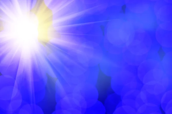 Strahlende Sonne und blauer Linsenblitz — Stockfoto